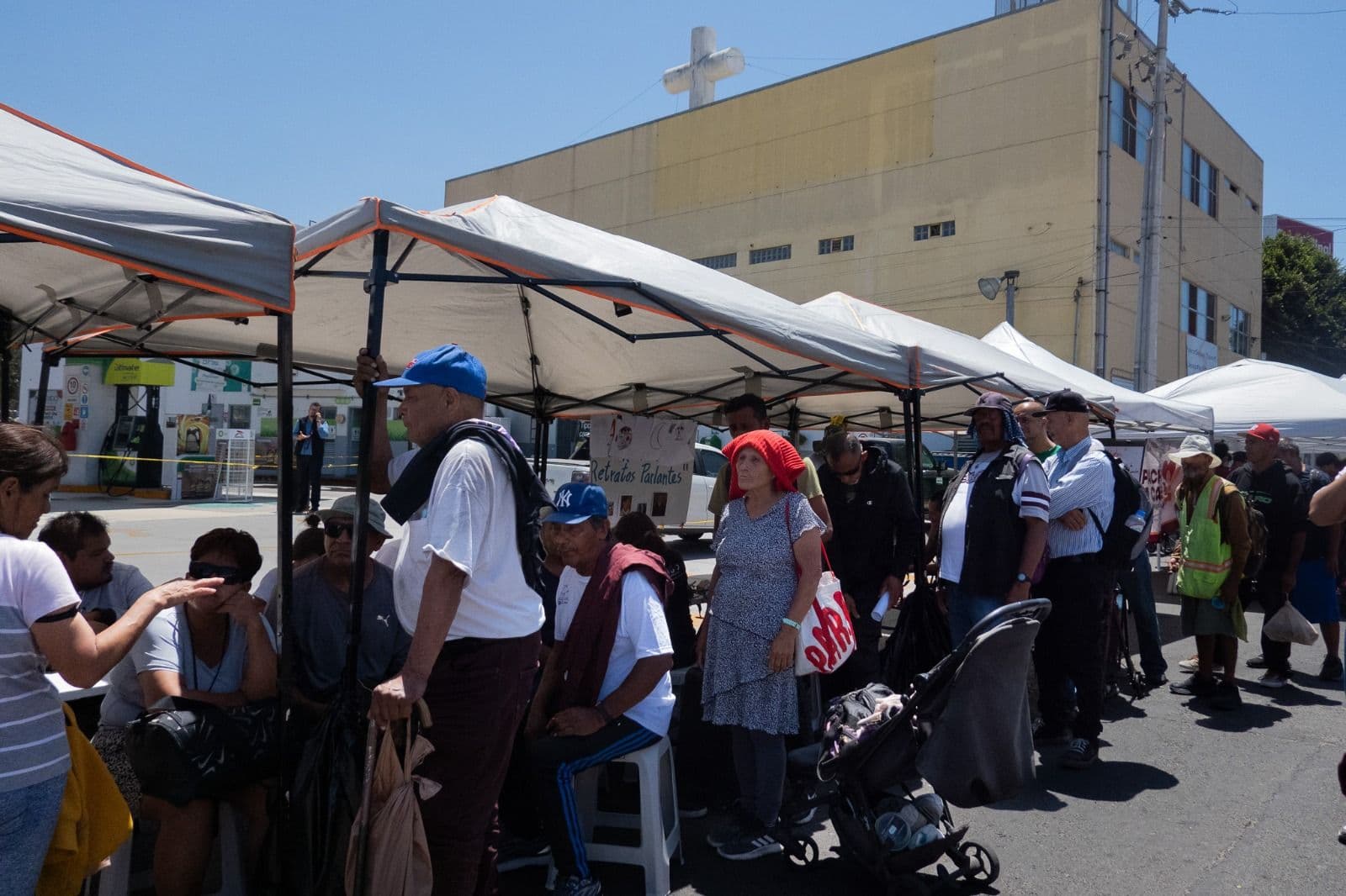 Buscan recuperar la confianza de personas en situación de calle con jornada de servicios en Tijuana